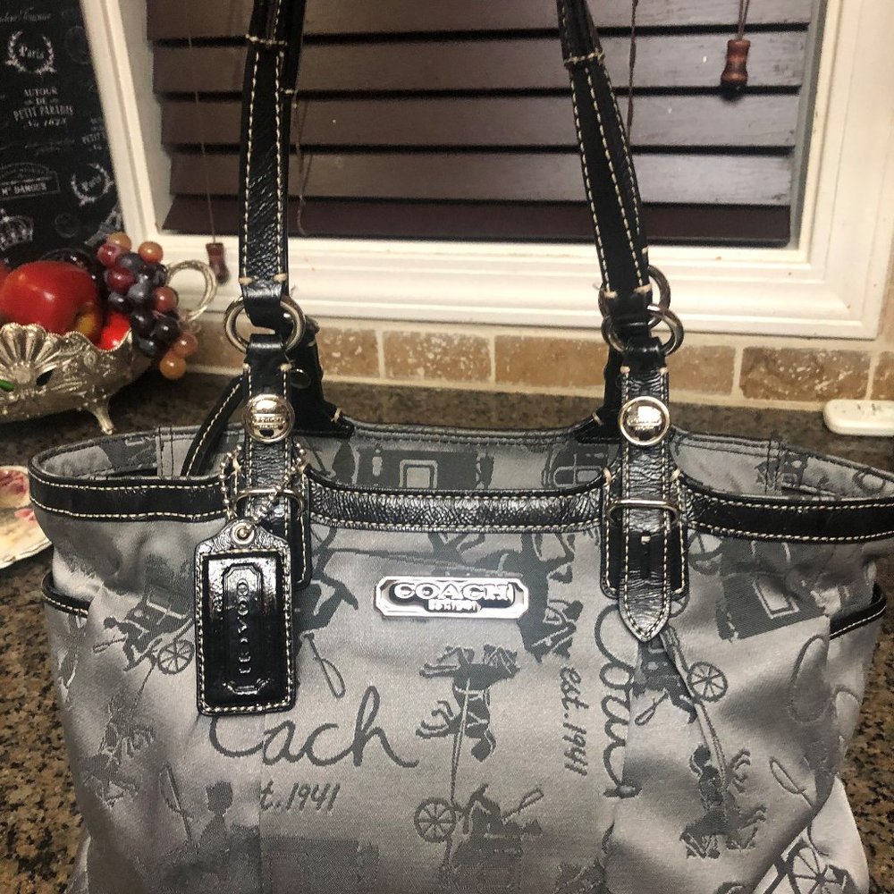 Coach Horse &Carriage East West Tote F16563* RARE - Picture 9 of 12
